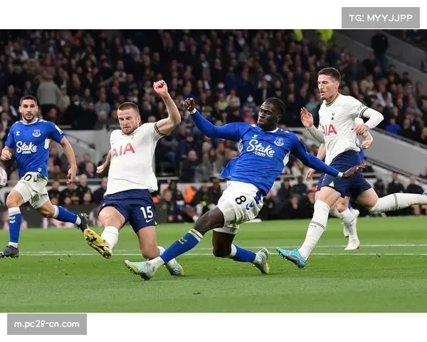 热刺主场2比0领先埃弗顿,半场占优